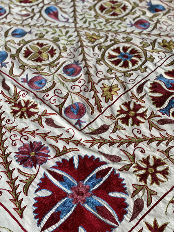 SILK SUZANI - RED/BLUE/GREEN VINES