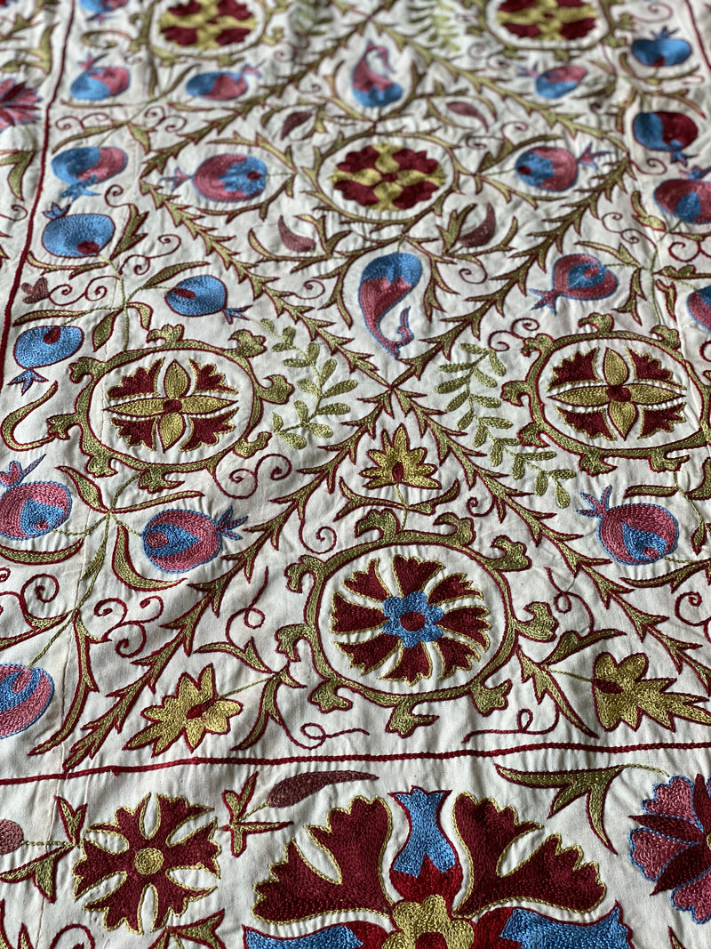 SILK SUZANI - RED/BLUE/GREEN VINES