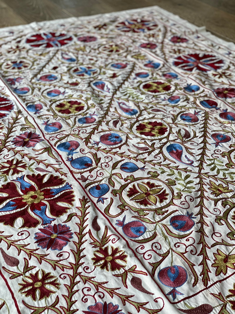 SILK SUZANI - RED/BLUE/GREEN VINES